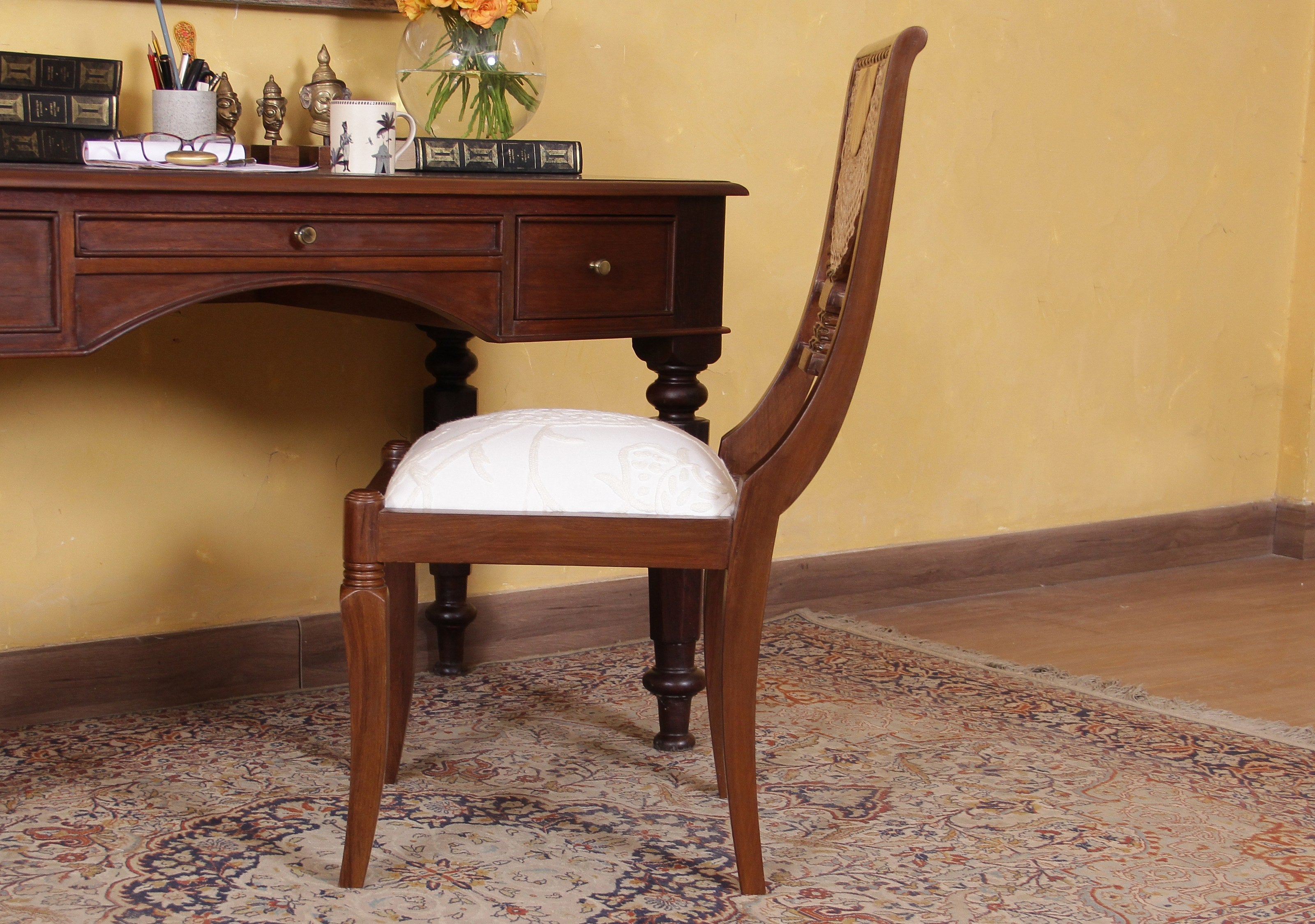 Everett Chair
