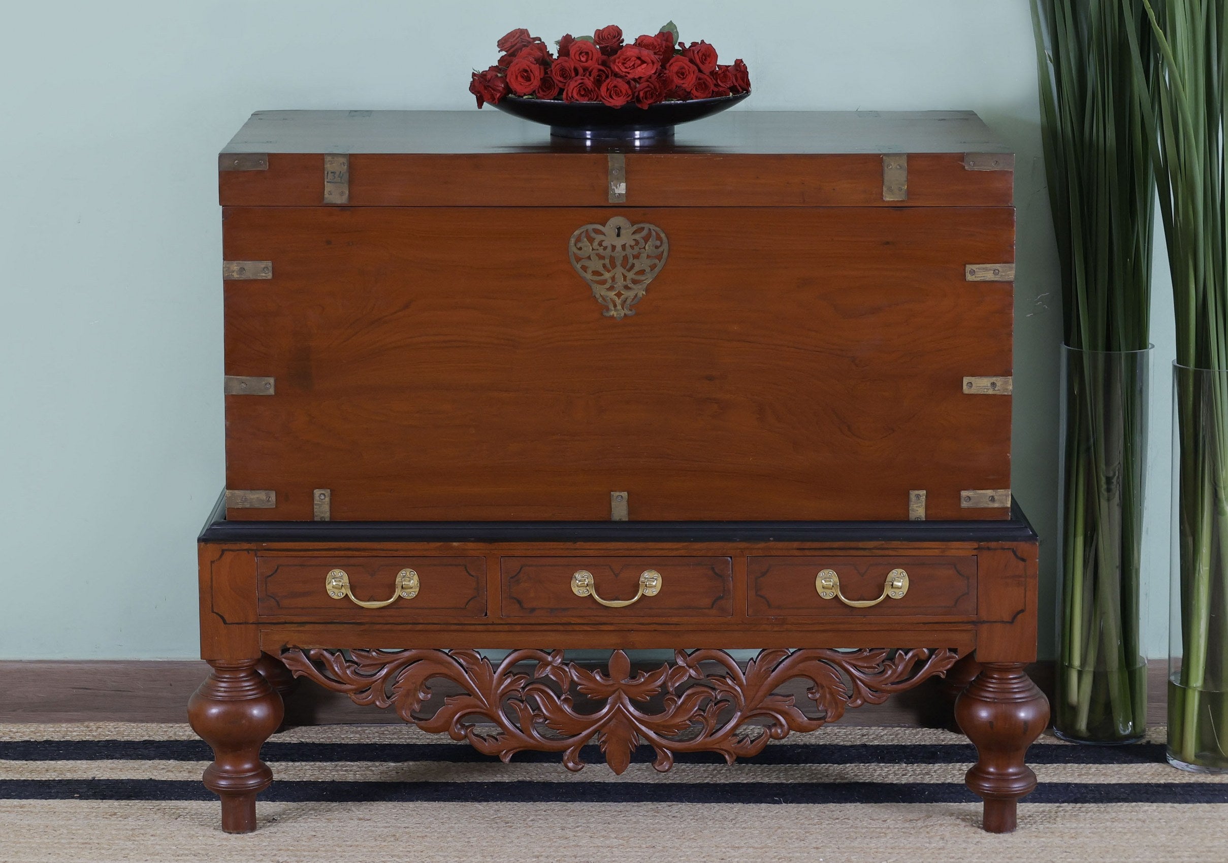 Lestan antique Chest