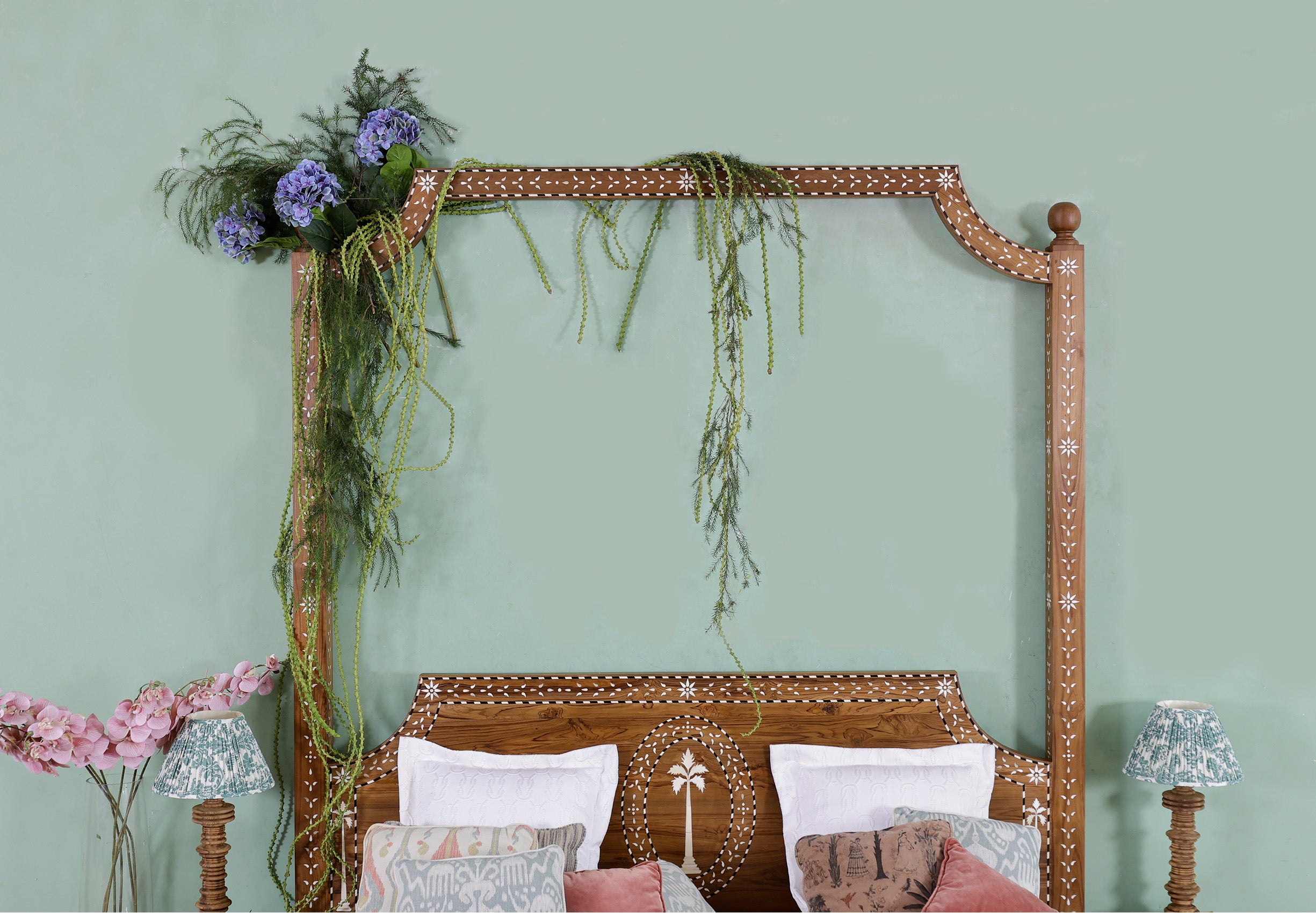 Wilmot Inlaid Bed