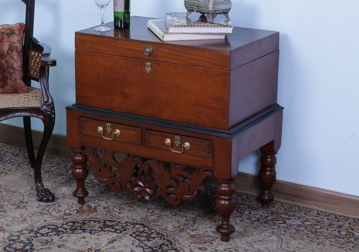 Brugel antique Chest