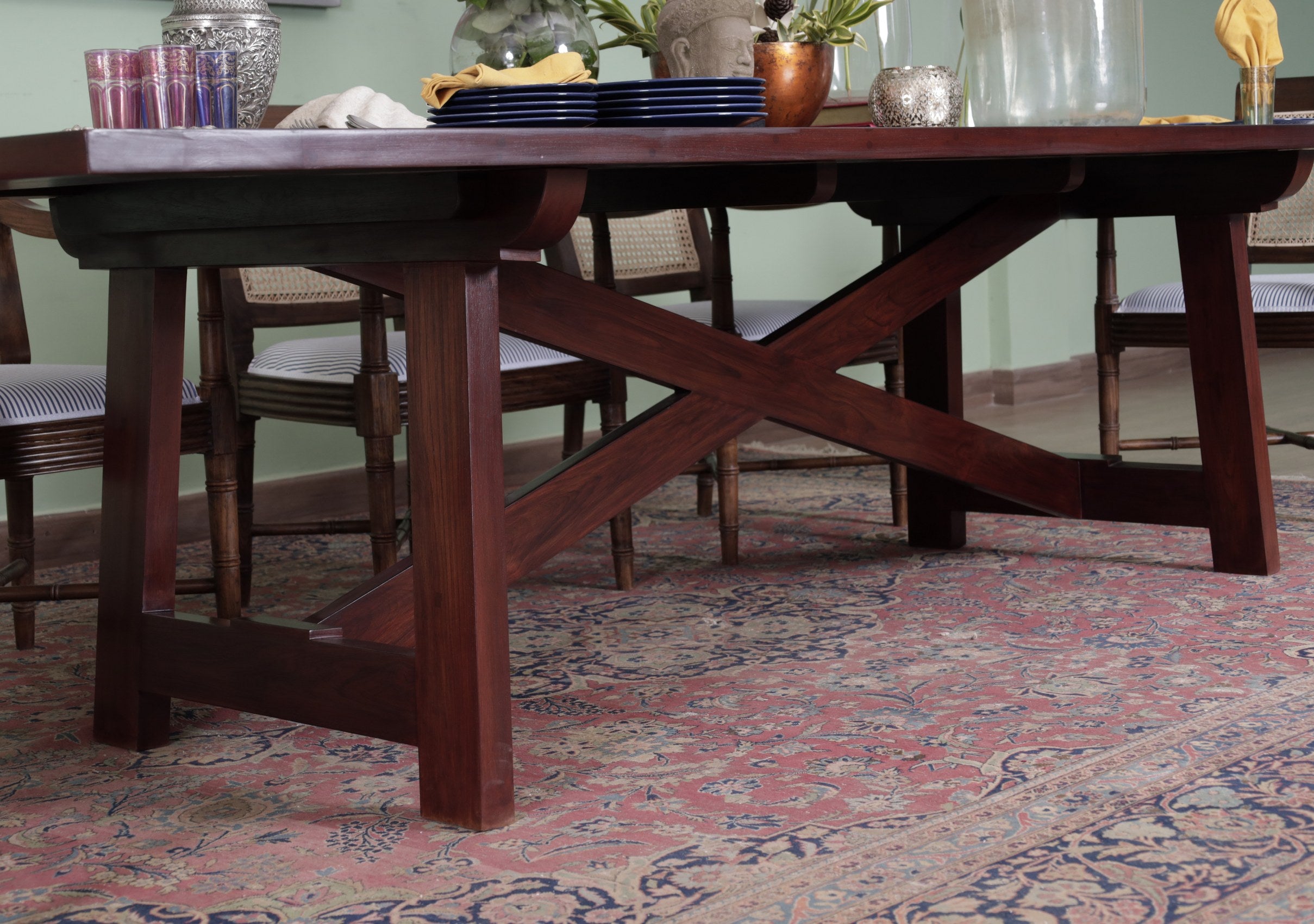 Hill Dining Table