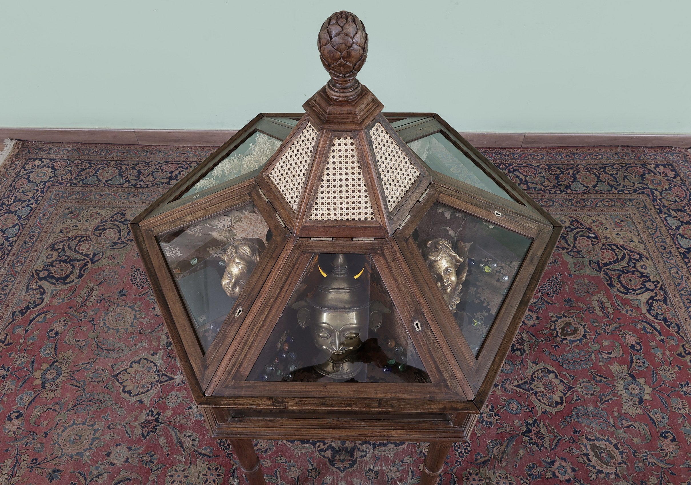 Harlan Hexagonal Showcase