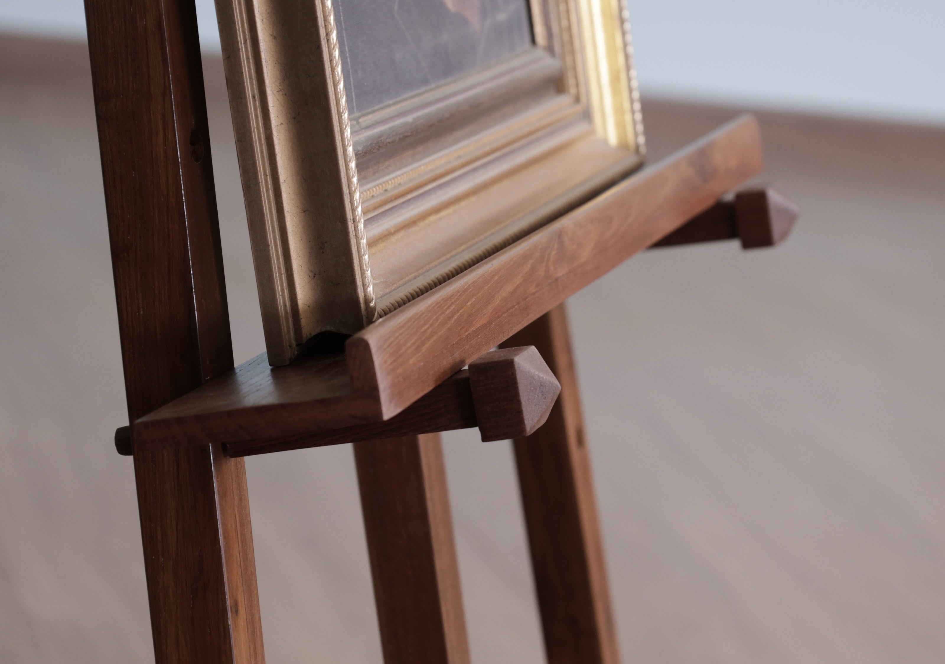 Escott Easel