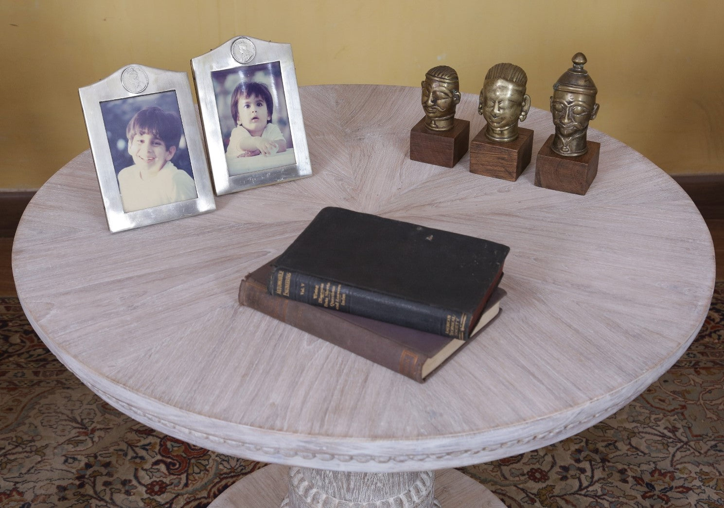 Eyre Table