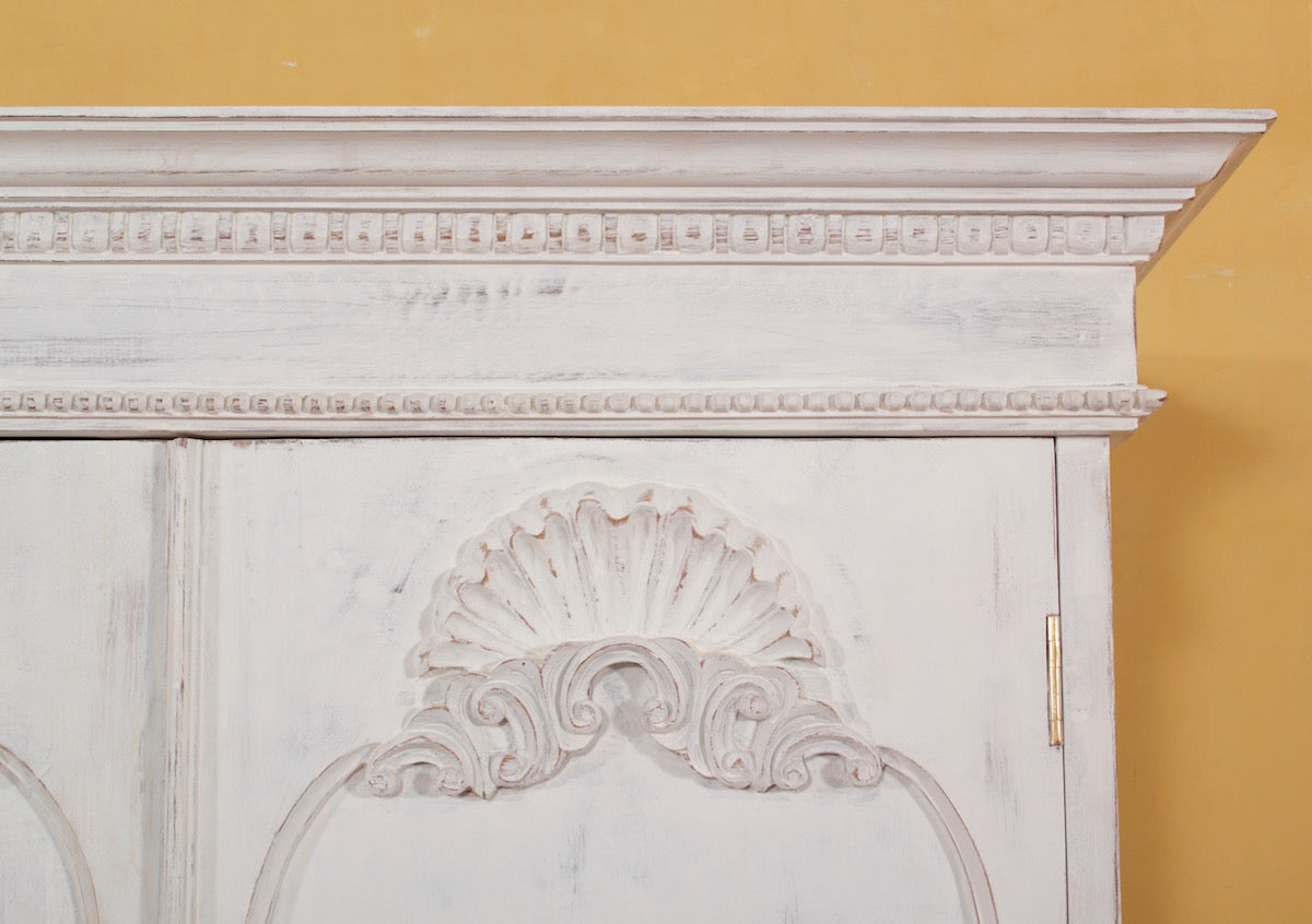 Holligan Armoire