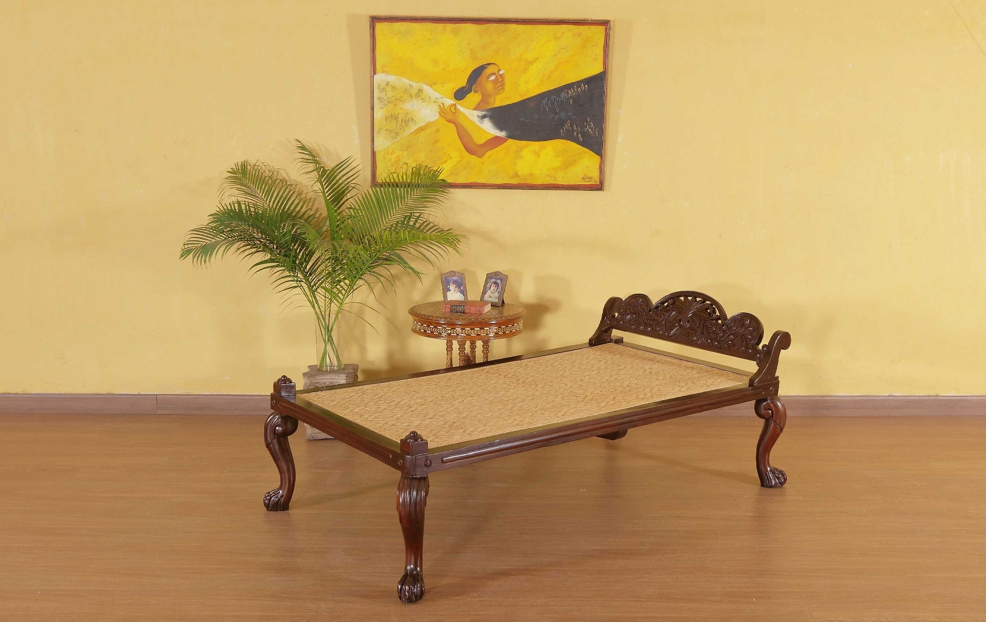 Broun Day Bed