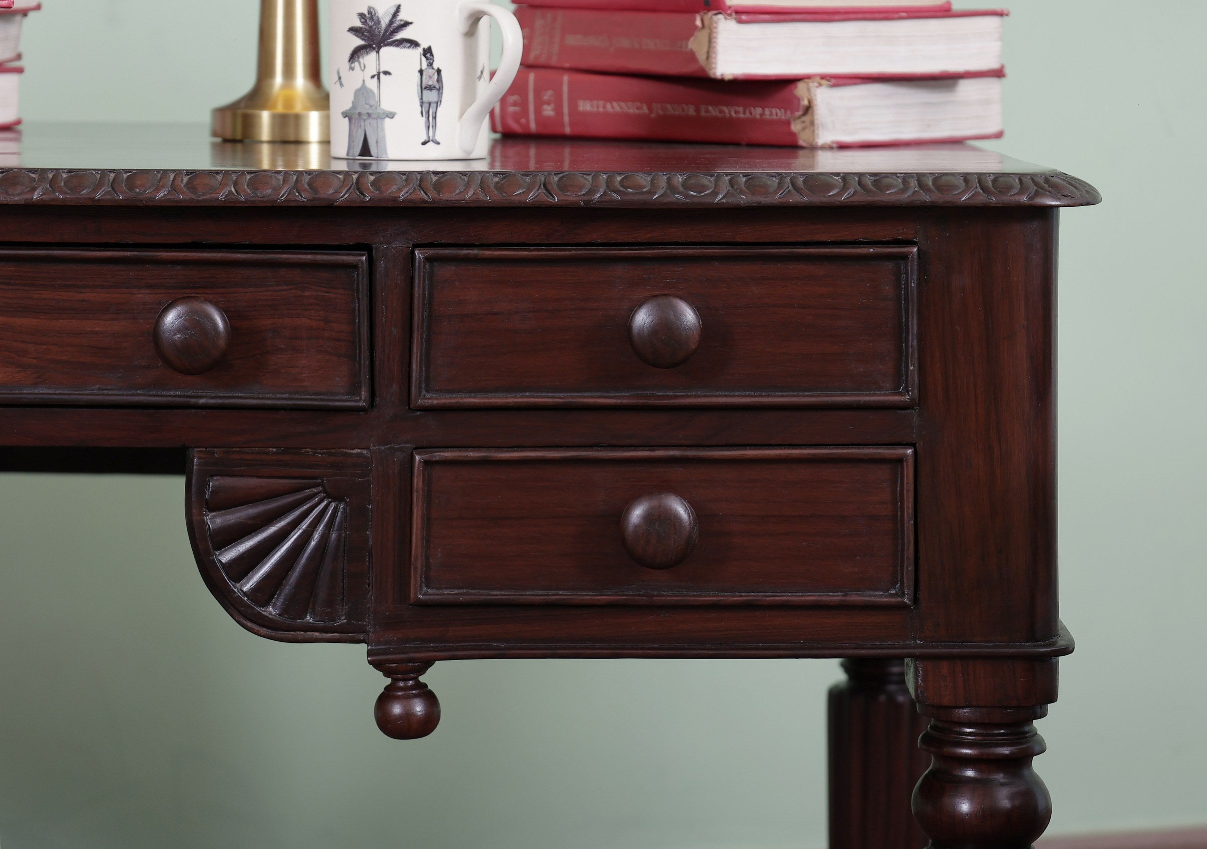 Marlon antique Desk