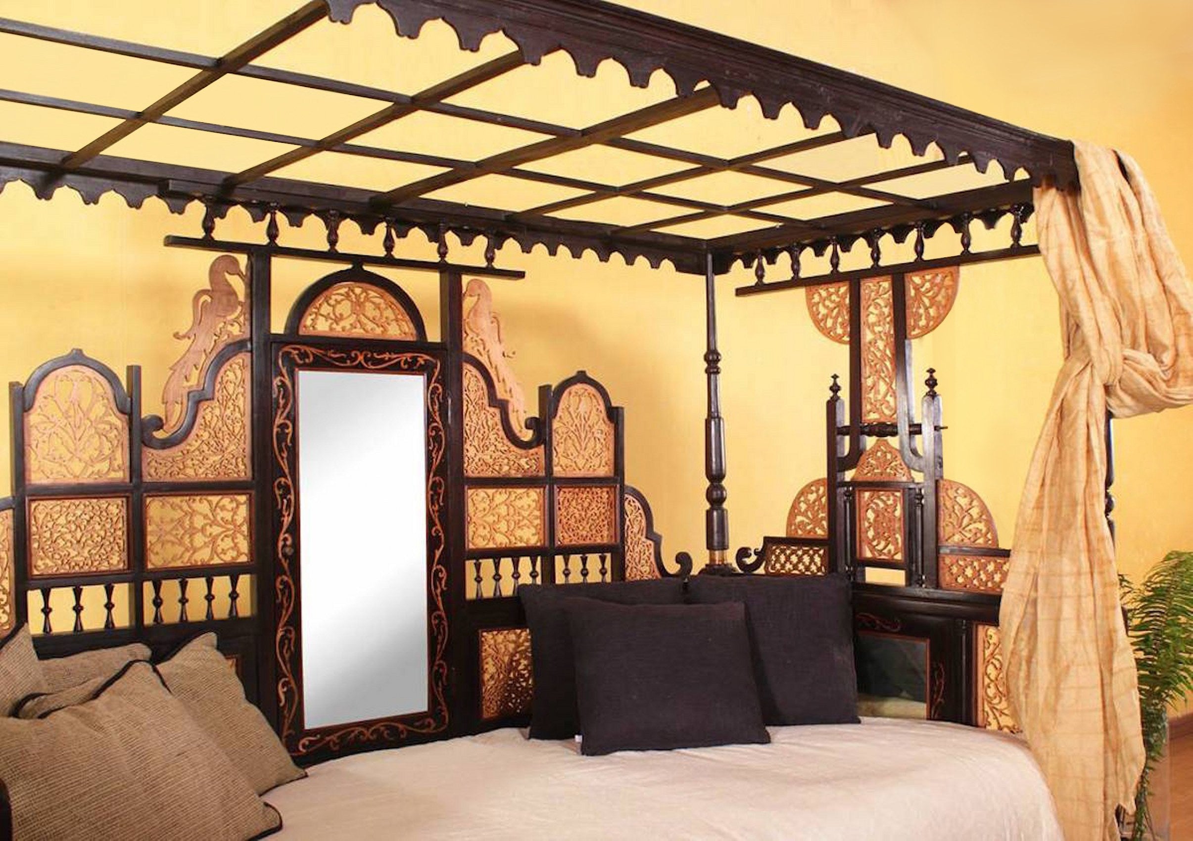 Perowne Antique Day Bed