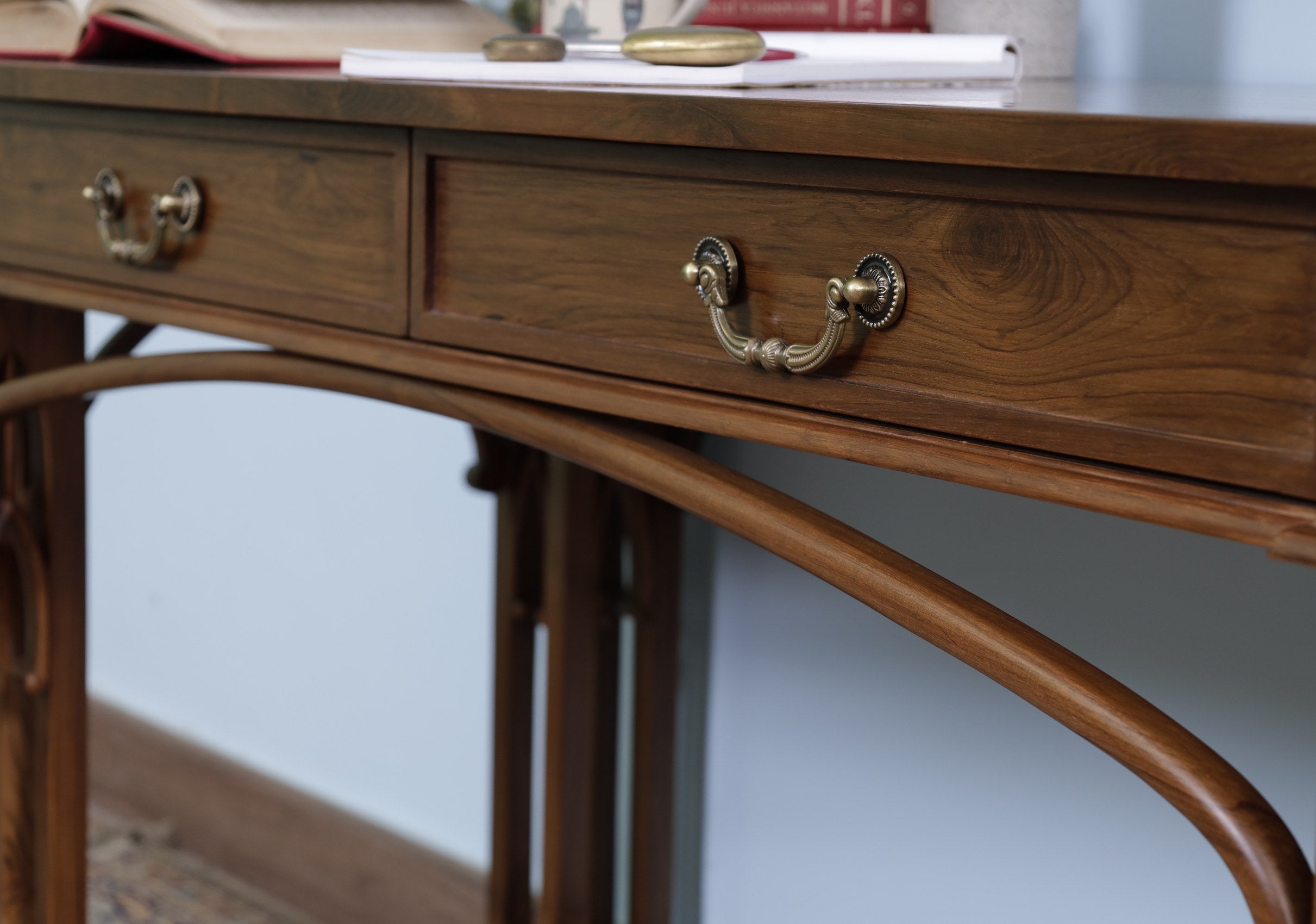 Tronet Desk