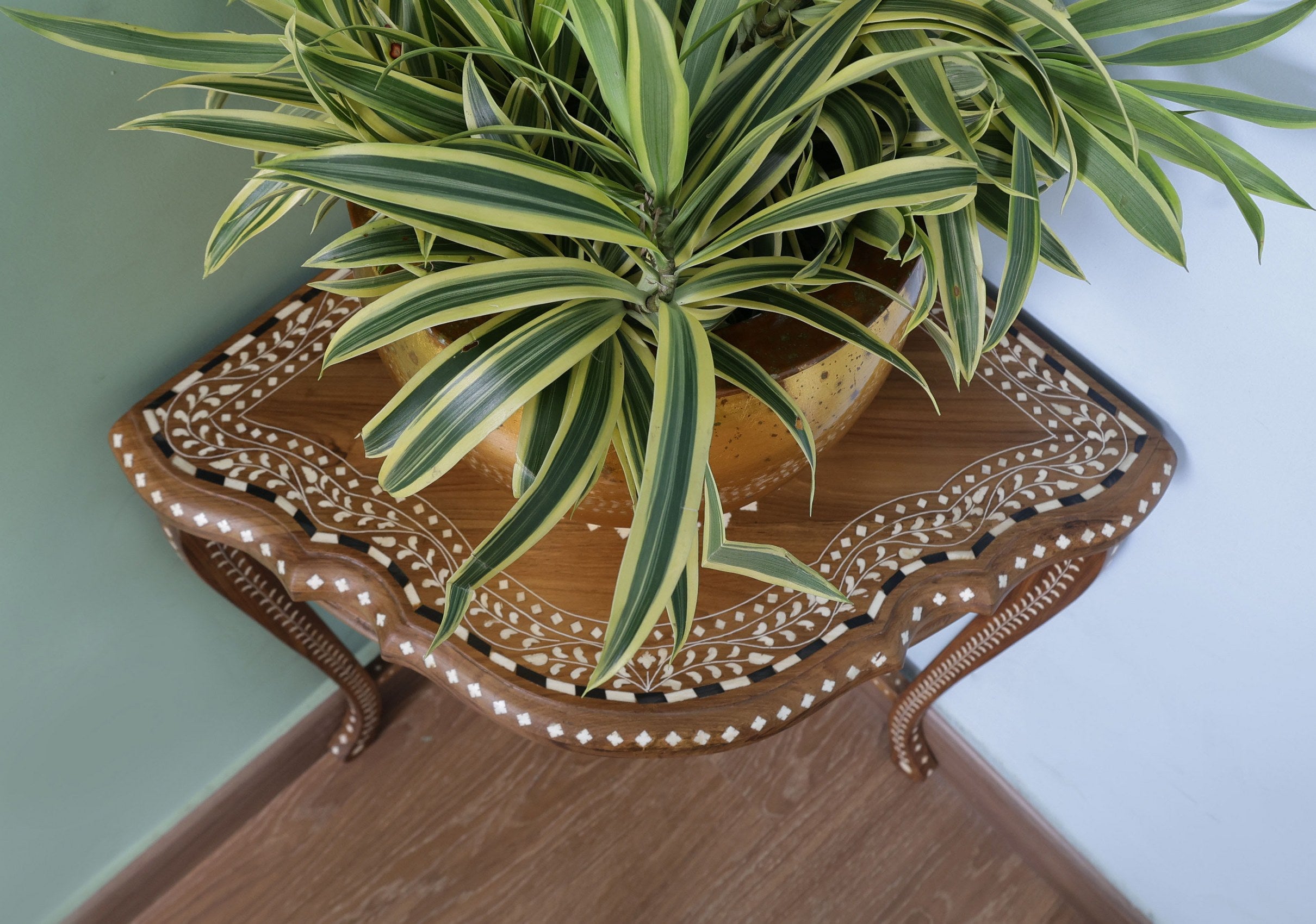 Pringel Console Table