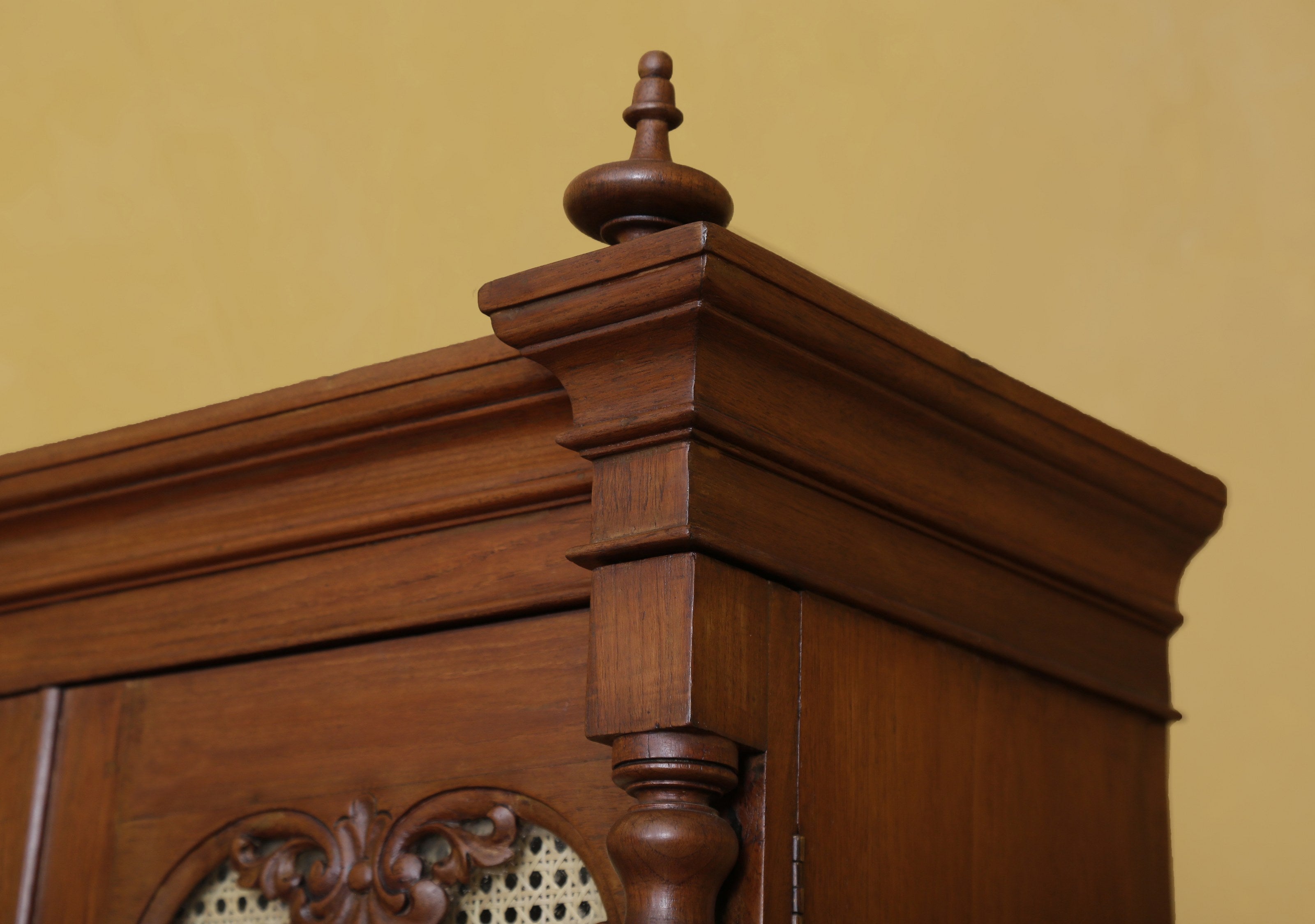 Thorpe Crockery Cabinet