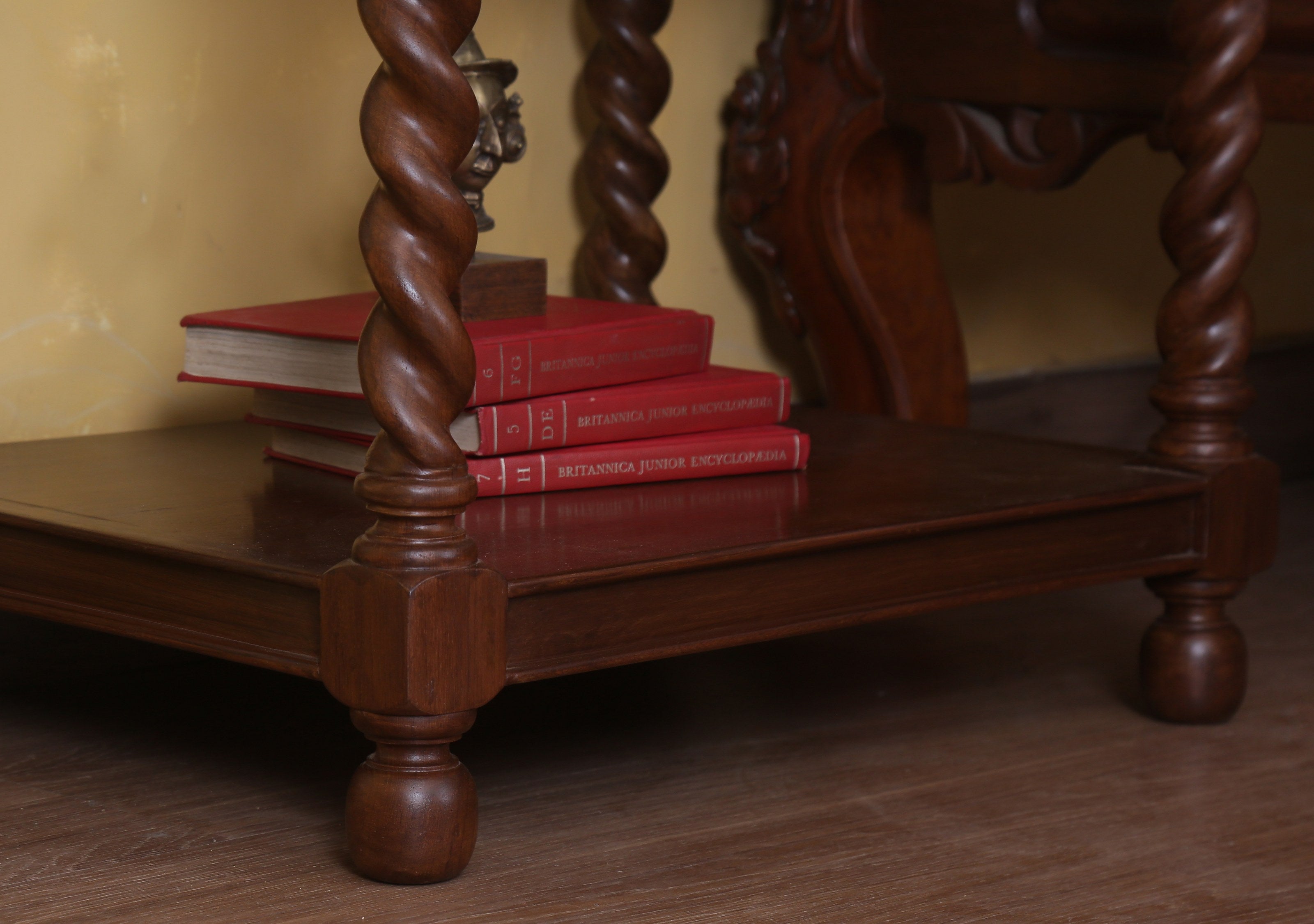 Bassing Nightstand