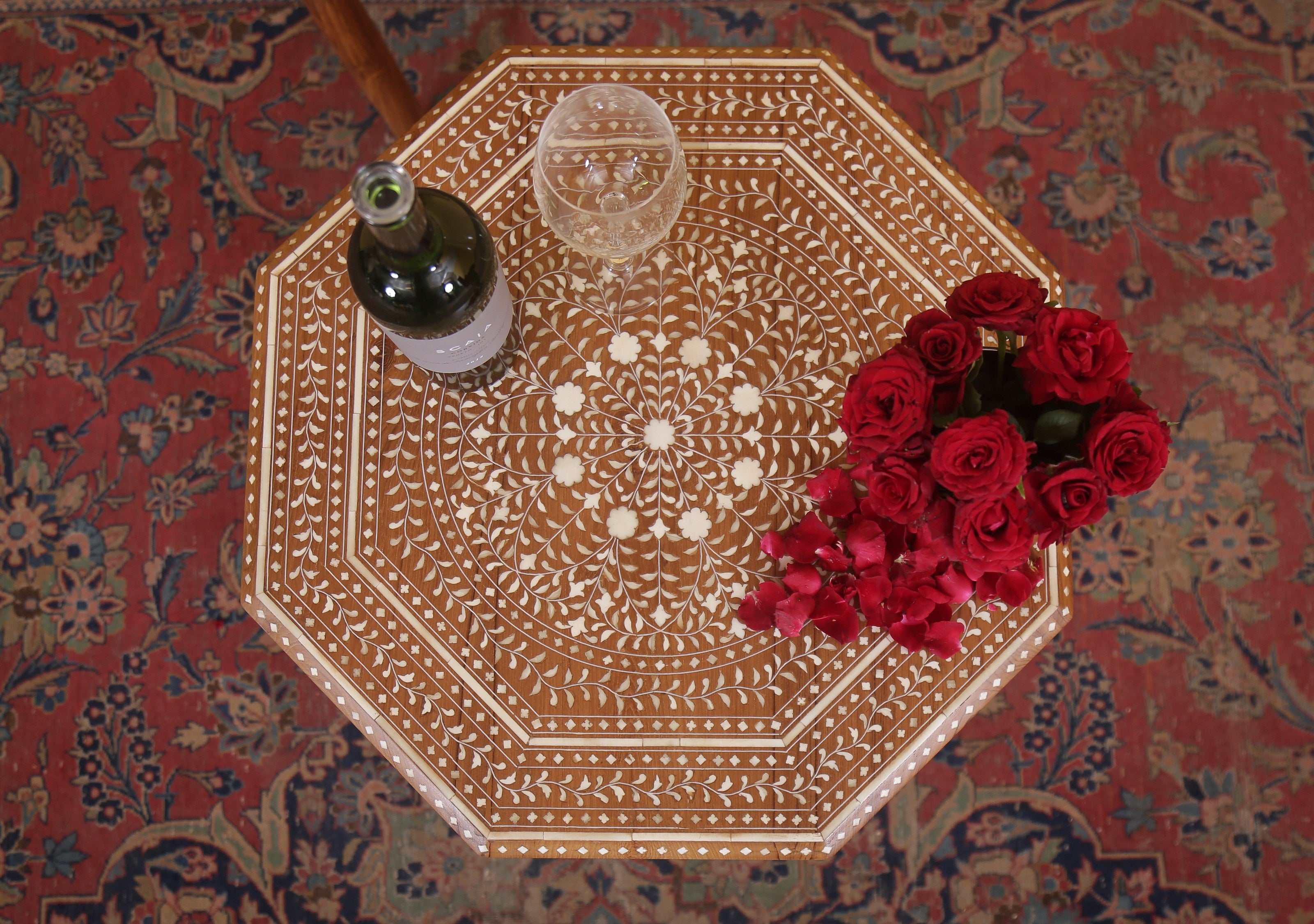 Lyron Table