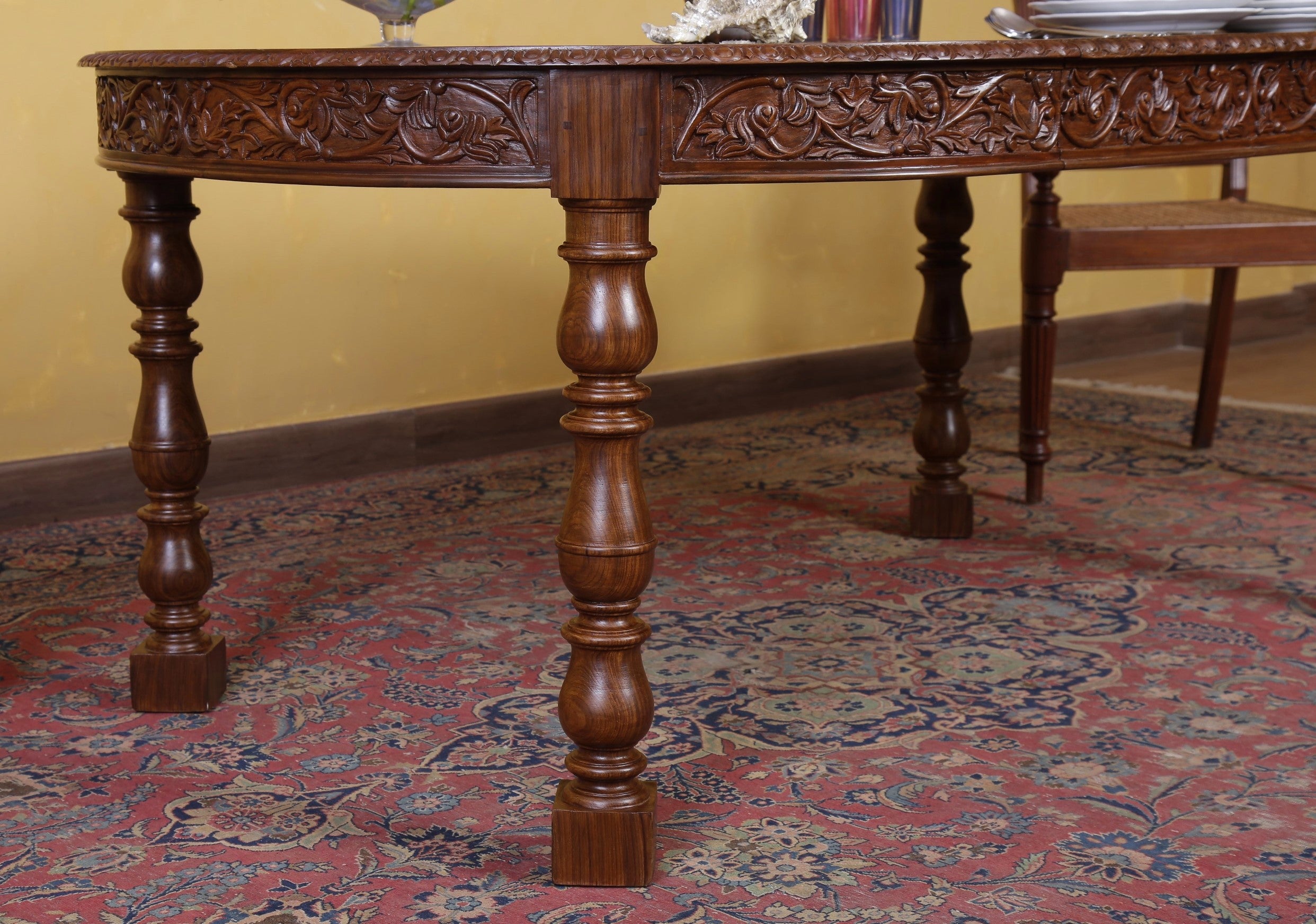 Johan Dining Table