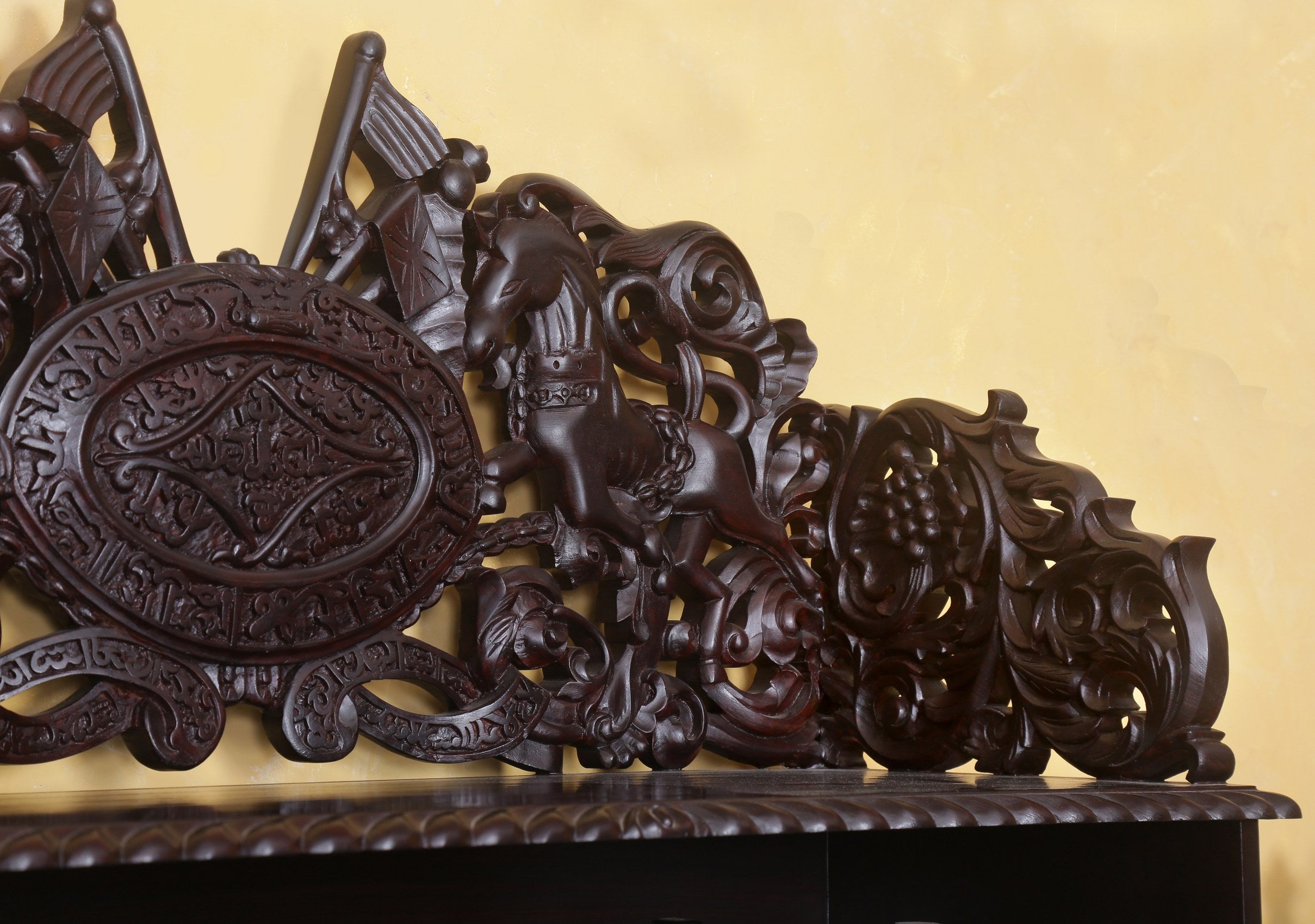 Montgomery Sunburst Bar
