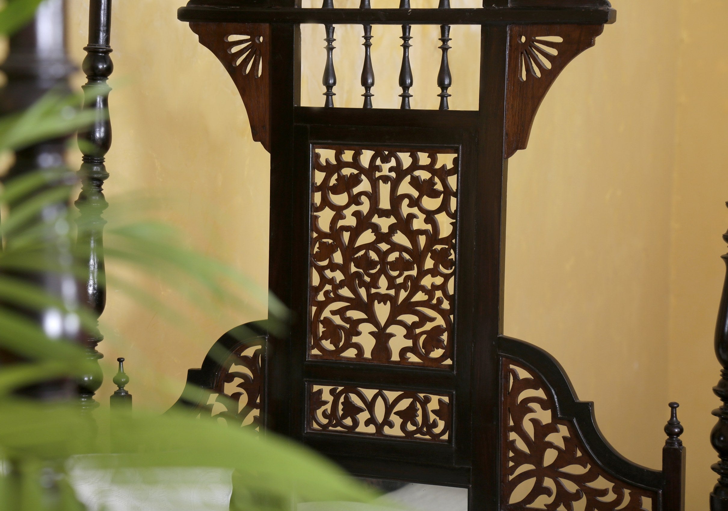 Greening Antique Day Bed