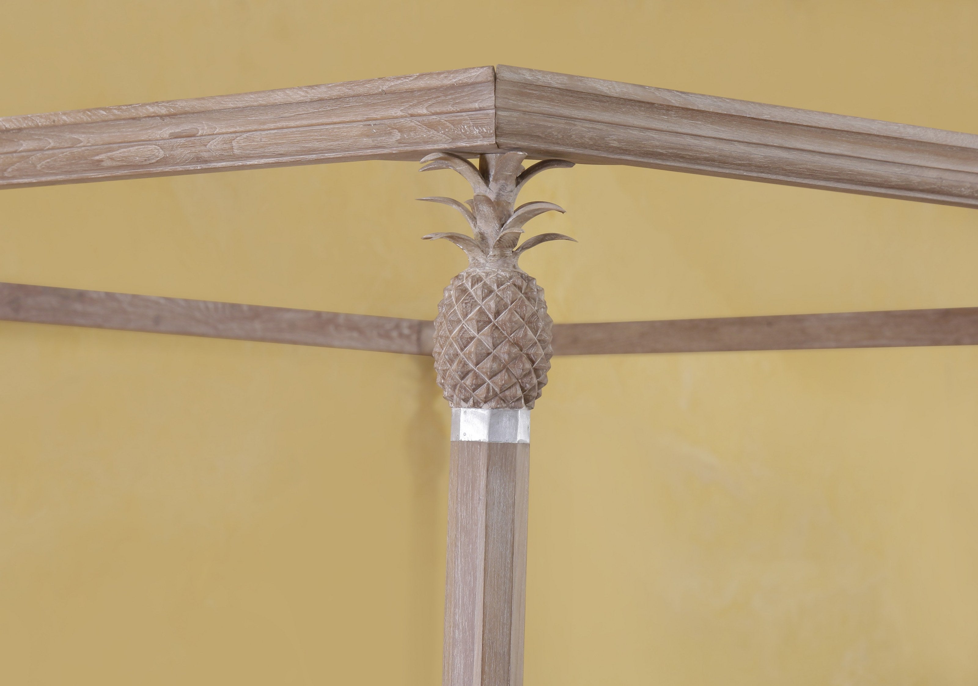 Jones Pineapple Bed