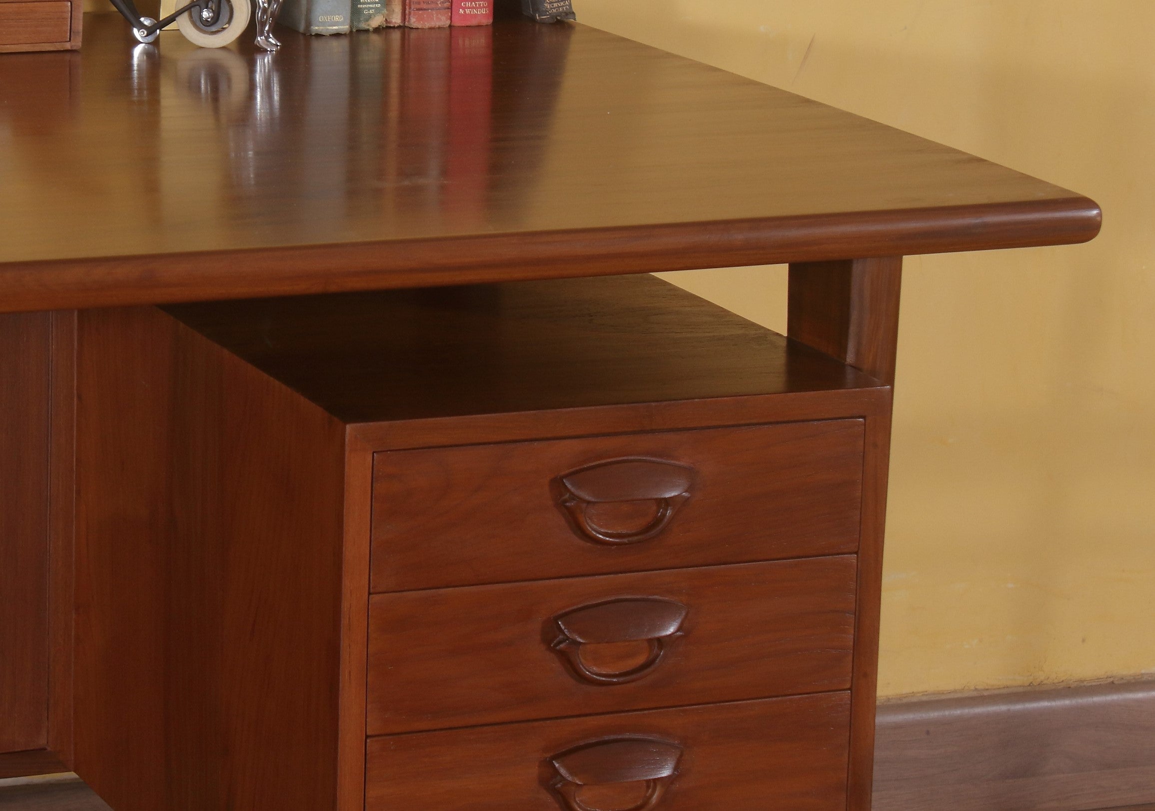 Wilberforce Desk