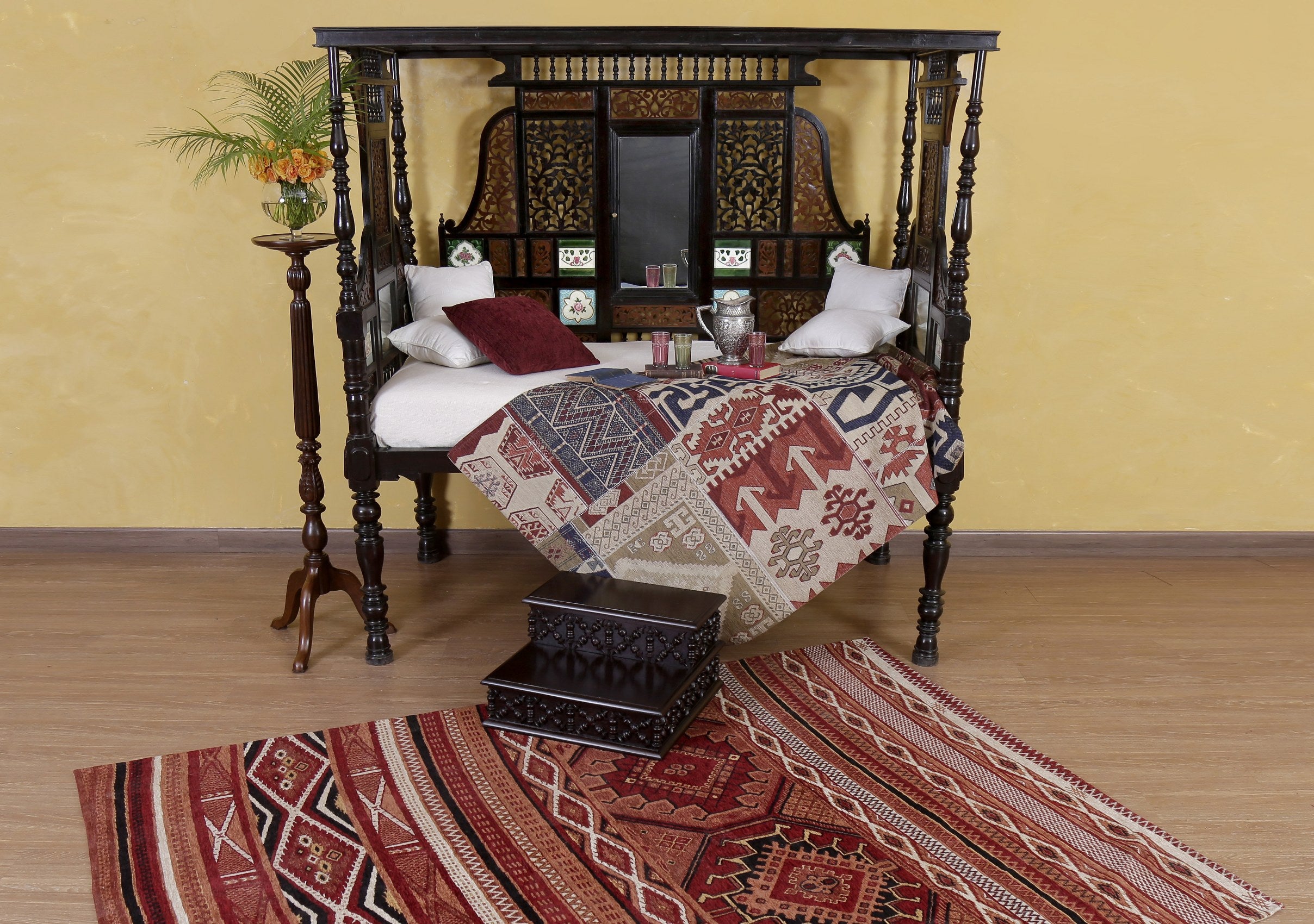 Greening Antique Day Bed