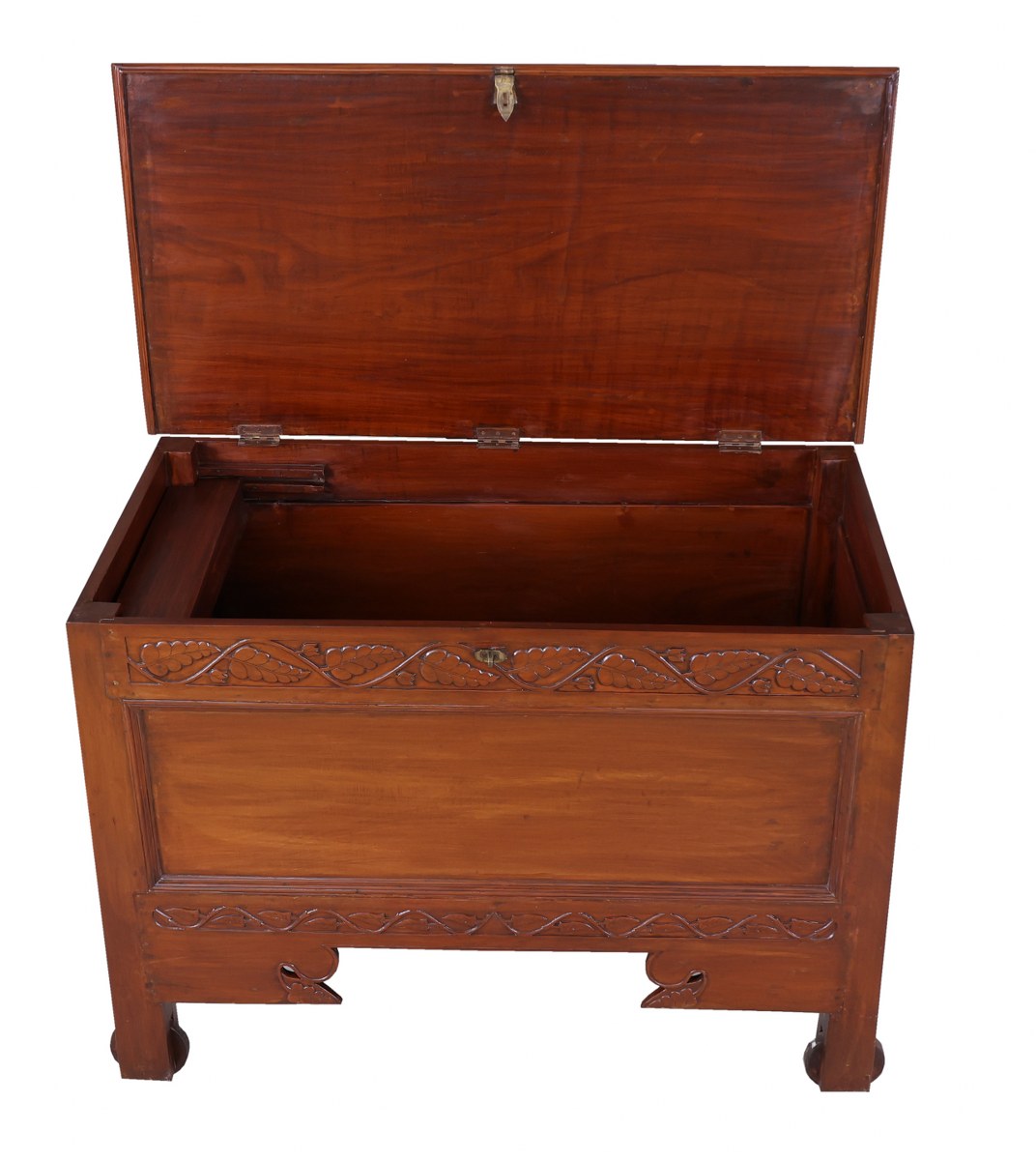 Stigand antique Chest