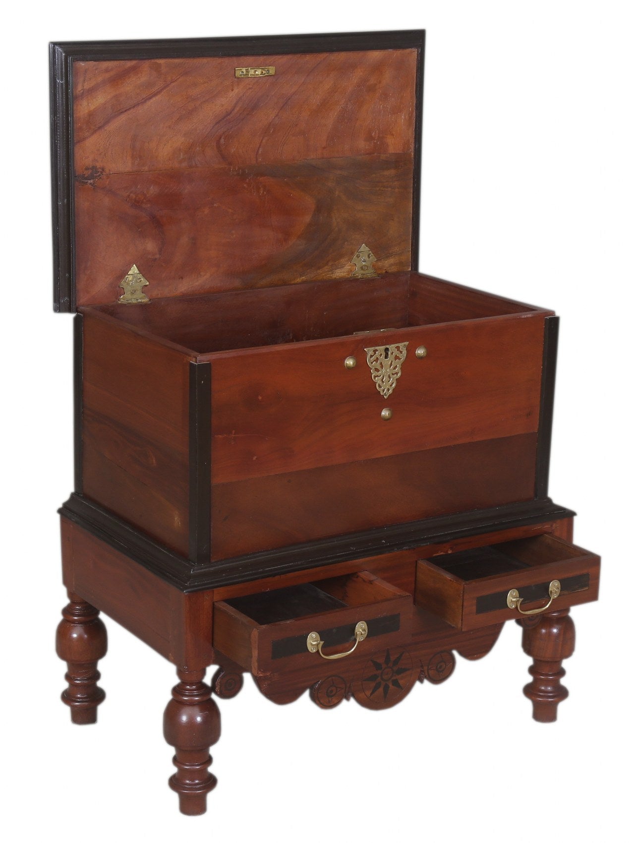 Vans Best Antique Chest