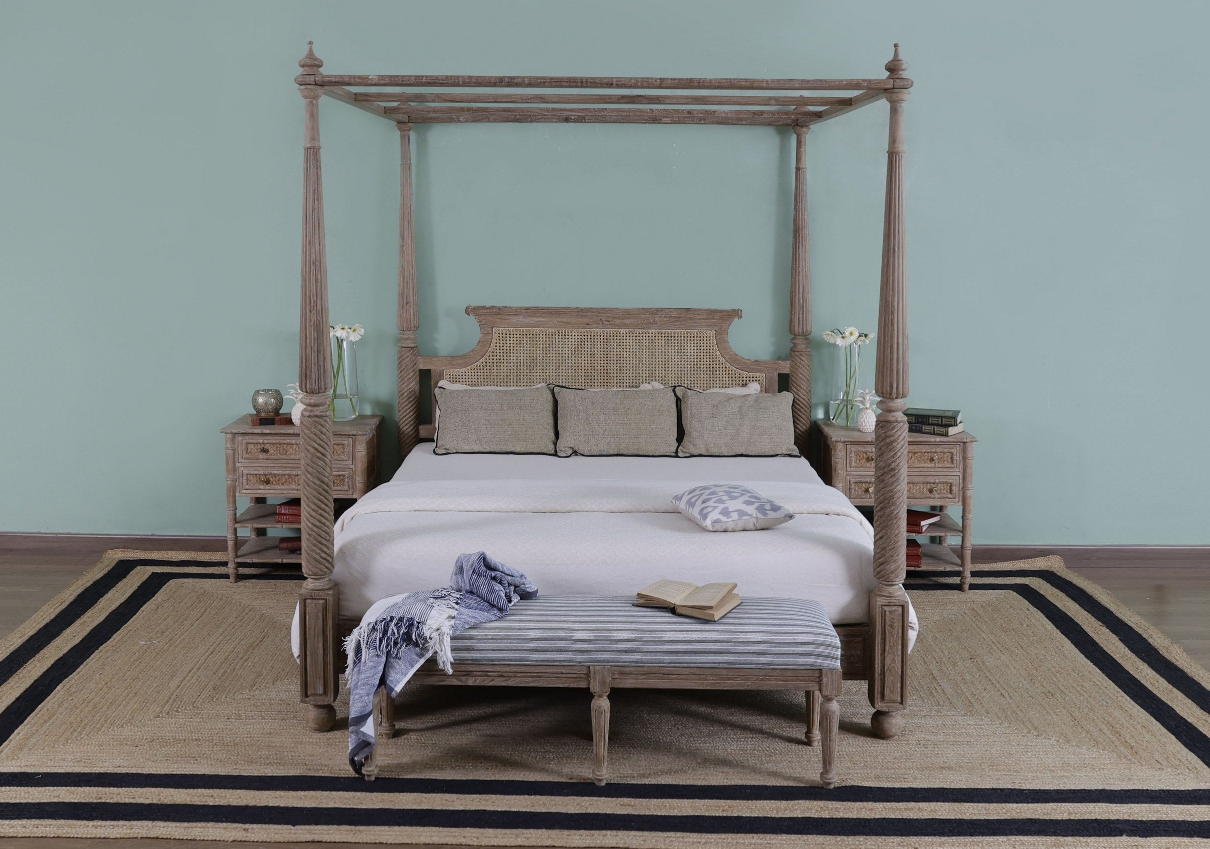 Gozney Poster Bed