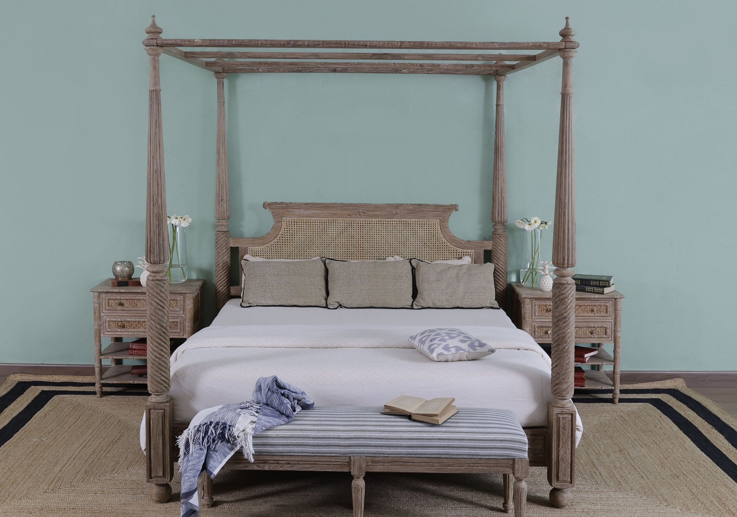 Gozney Poster Bed