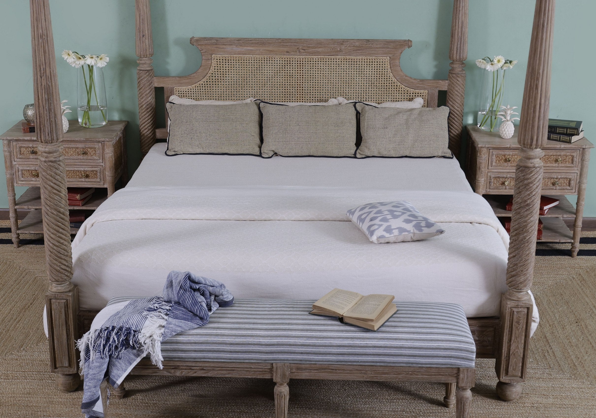 Gozney Poster Bed