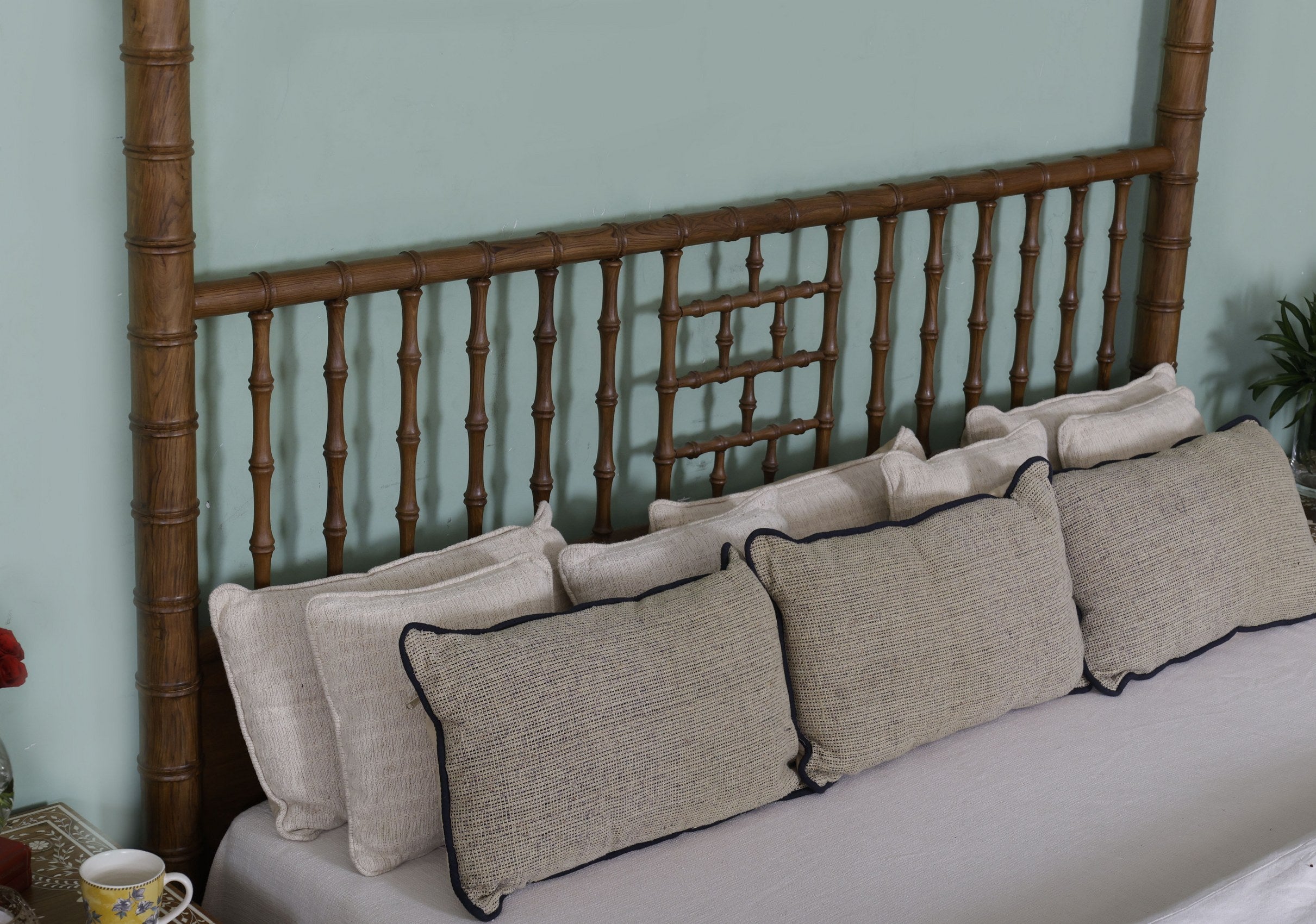 Geary Poster Bed