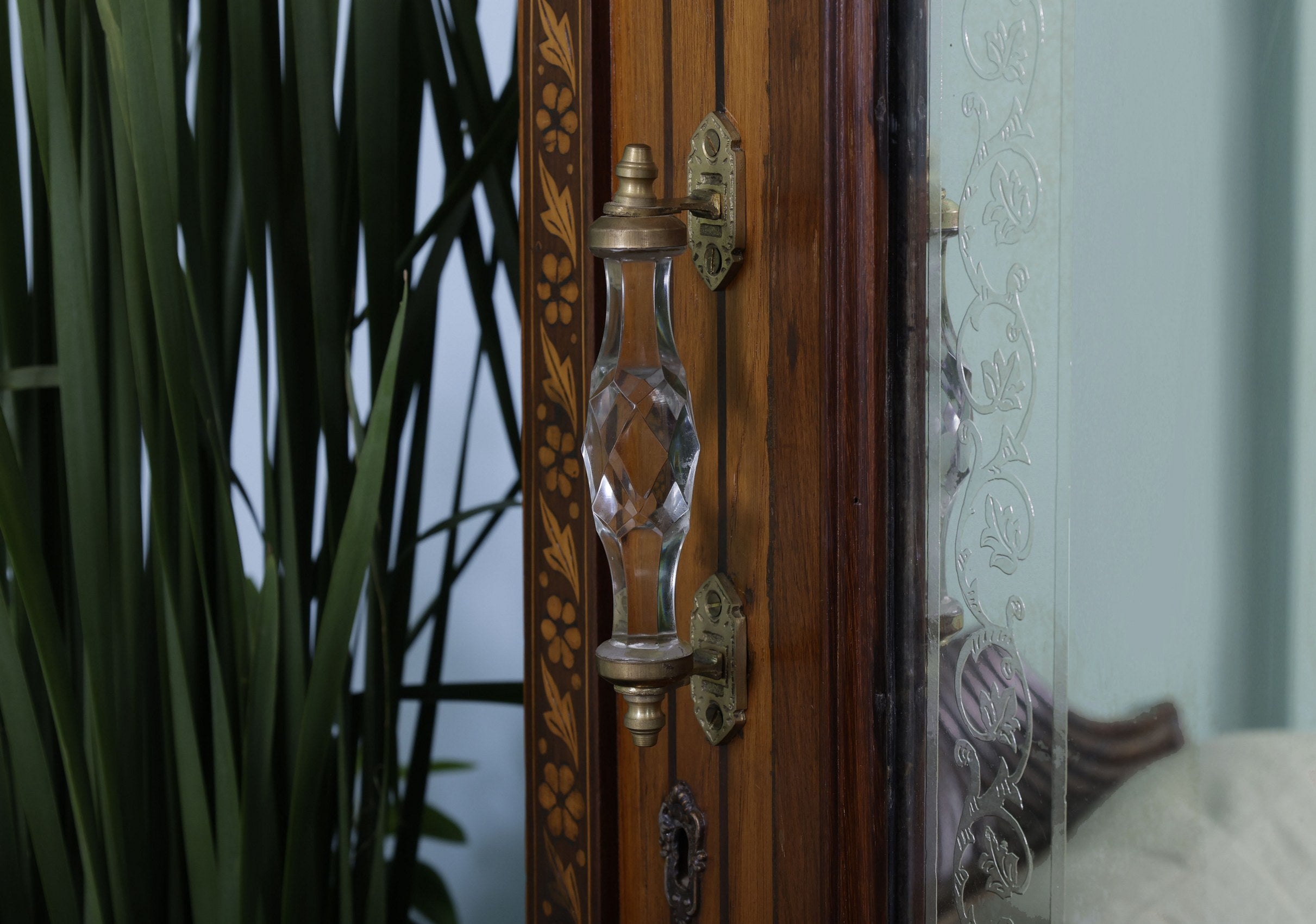 Knolly Closet