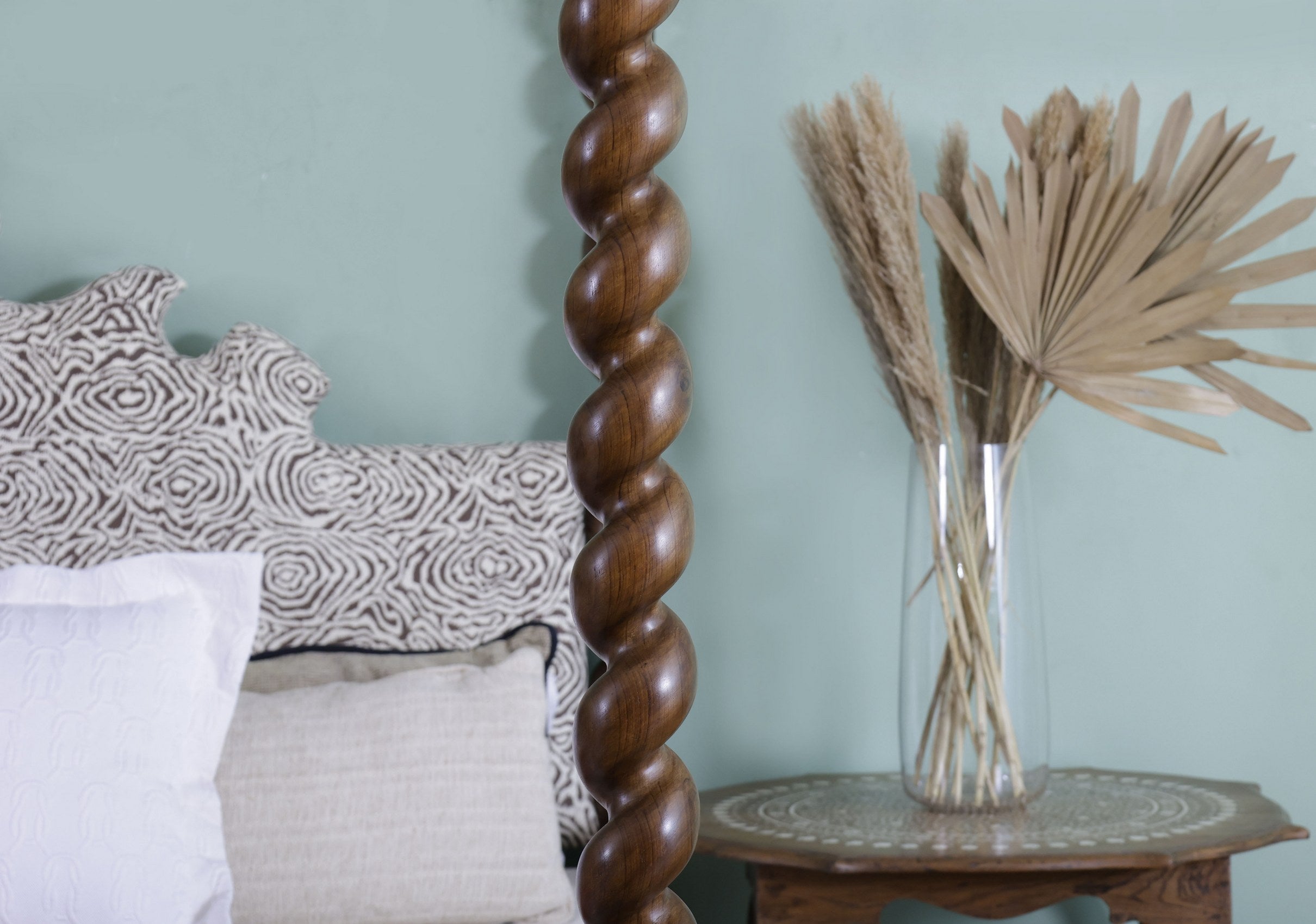 Welton Poster Bed